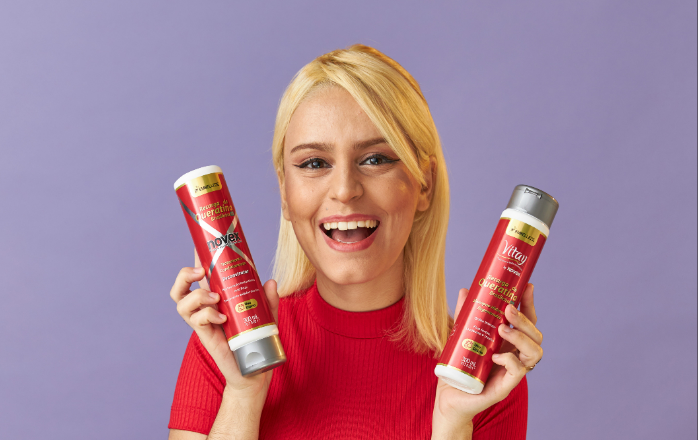 Brenda Rocha com novex recarga de queratina brasileira