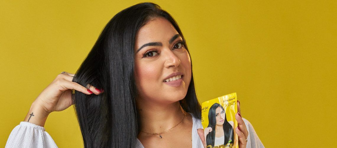 Cabelos pretos brilhantes