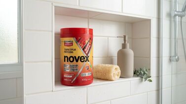 Cuidado capilar Novex em banheiro moderno.
