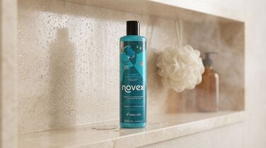 Shampoo Novex em prateleira de banheiro